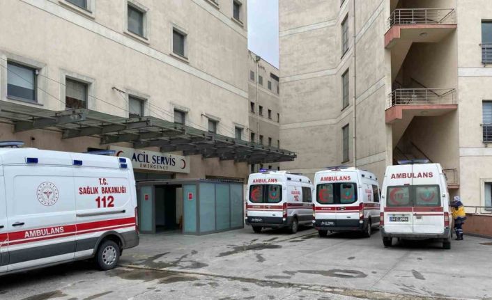 Kayıkla açıldıkları göle giren şahıs boğulma tehlikesi geçirdi