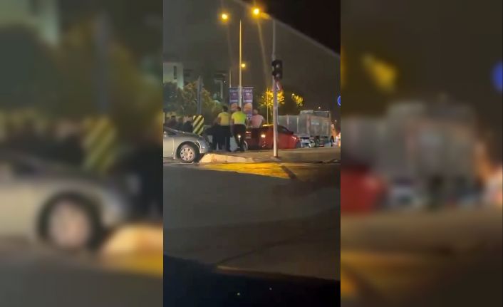 Kaza yaptılar, su taşkınları nedeniyle geç gelen ambulansa sinirlenip polise saldırdılar