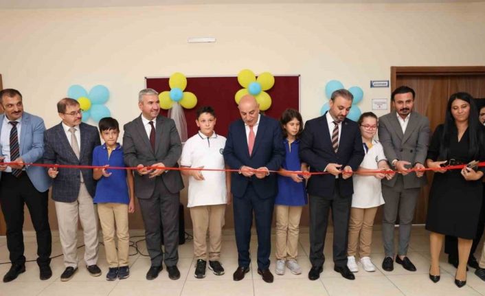 Keçiören’de bir okula daha laboratuvar sınıfı ve kütüphane kazandırıldı