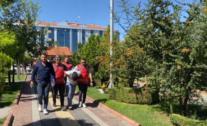 Kendilerini ’polis’ olarak tanıtıp 1 milyon 758 bin lira dolandıran 4 şahıs tutuklandı