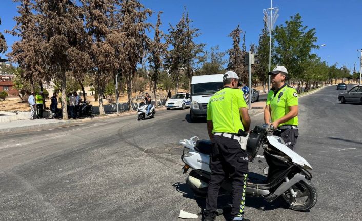 Kilis’te ambulans ile motosiklet çarpıştı:1 ağır yaralı