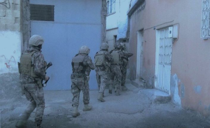 Kilis’te terör örgütlerine operasyon: 12 zanlıdan 4’ü tutuklandı