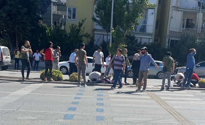 Kontrolden çıkan araç öğrenci ve velilere çarptı: 1 ölü, 3 yaralı