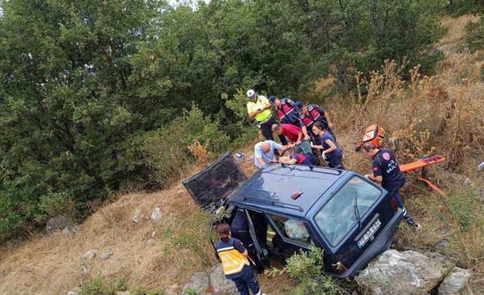 Kontrolden çıkan otomobil şarampole uçtu: 2 yaralı