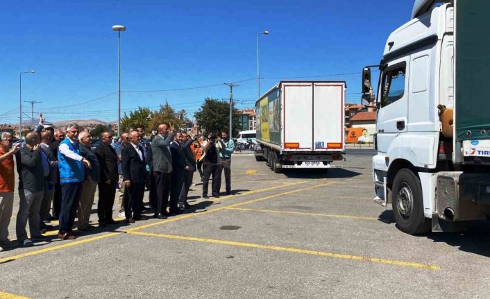 Konya’dan Hatay’a 100 çiftin düğünü için çeyiz yardımları tırlarla yola çıktı