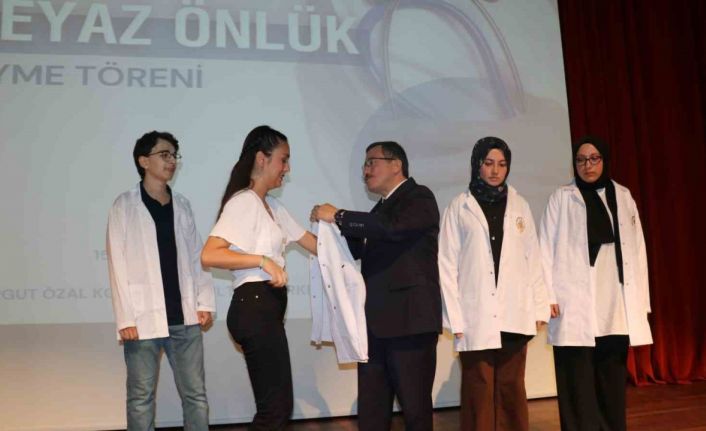 Malatya’da Tıp öğrencileri beyaz önlüklerini giydi