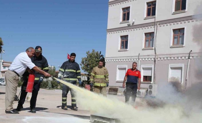 Mardin’de kamu kurum ve kuruluşlarına yangın eğitimi verildi