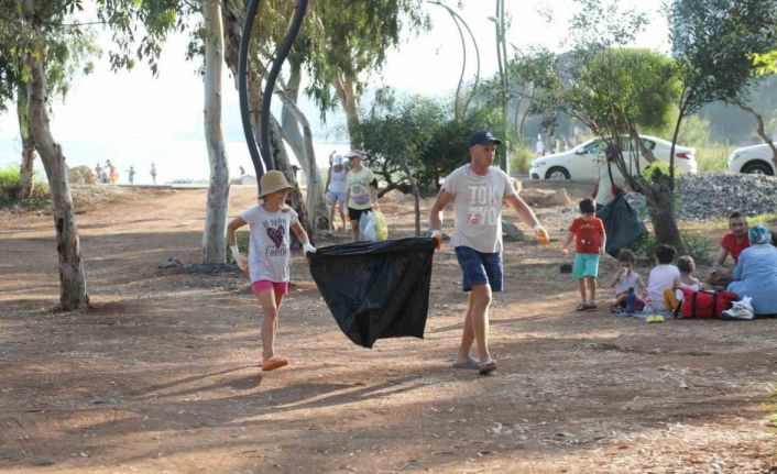 Mezitli’de sahil temizliği yapıldı