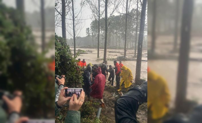 MSB: “Kırklareli’nde meydana gelen sel felaketi sonrası askeri personel ve arazi araçları görevlendirildi"