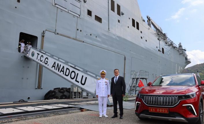 Muğla Valisi Akbıyık TCG Anadolu Gemisini ziyaret etti