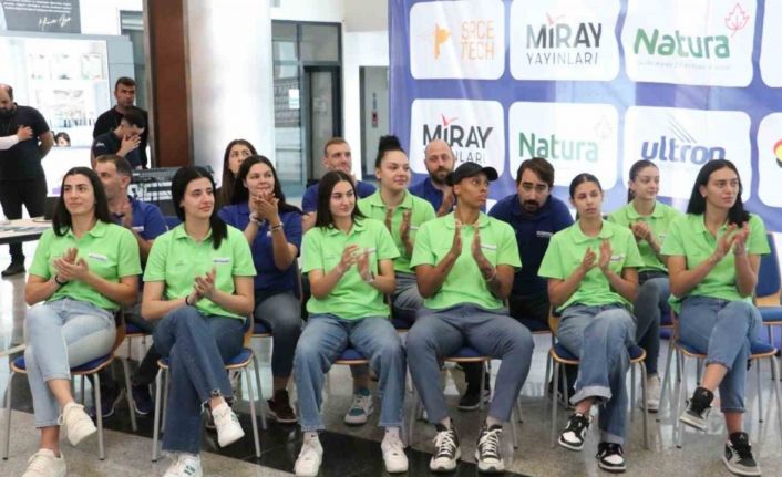 Nesibe Aydın Gençlik ve Spor Kulübü oyuncuları, öğrenciler ile buluştu