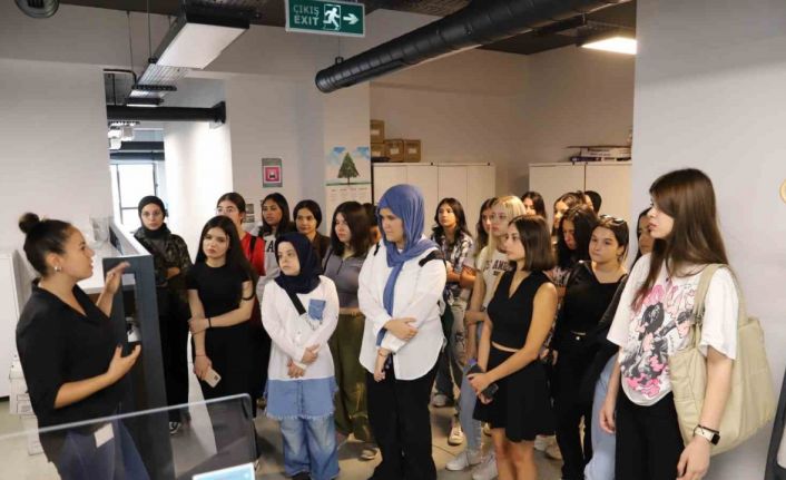 Öğrenciler elektik perakende sektörünü tanıdı