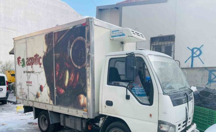 Ormanlık araziye kaçak hafriyat döken kamyona sürücüsüne 41 bin TL ceza kesildi