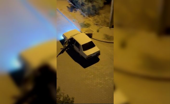 Otomobilin kapıları açık halde ve yüksek sesli müzik eşliğinde seyreden alkollü sürücünün aracı bağlandı