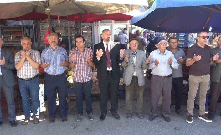 (Özel)  Bu pazar 700 yıldır her salı günü bereket duasıyla açılıyor