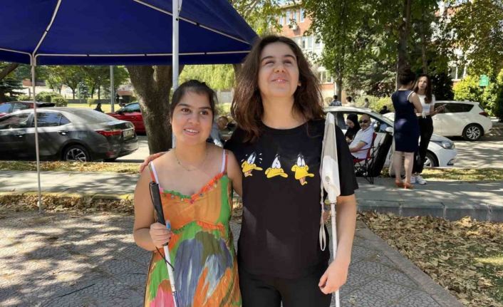 (ÖZEL) Konservatuar mülakatına giren görme engelli gençlerin azmi dikkat çekti