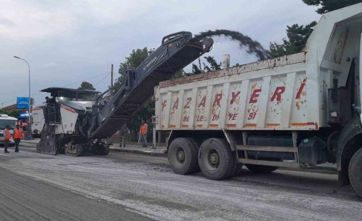 Pazaryeri’nde ana caddelere trimerli makyaj