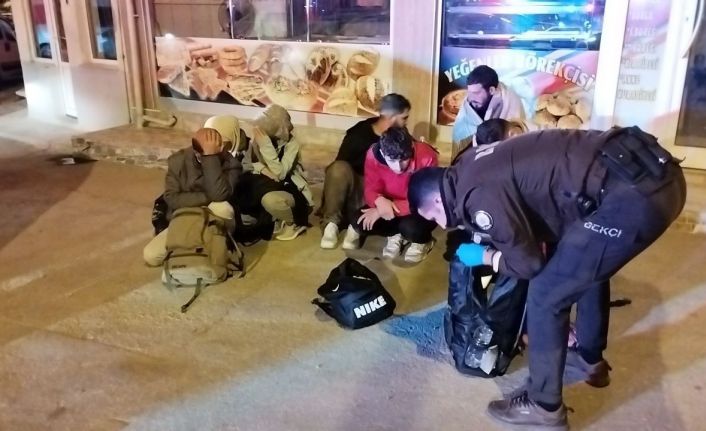 Polisten kaçan göçmen kaçakçıları, yol çalışmasının yapıldığı ‘kapalı’ sokakta yakalandı