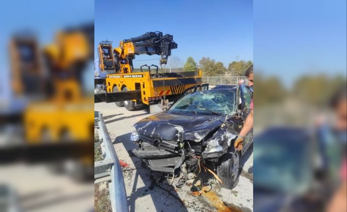 Sakarya’da kontrolden çıkan otomobil dere yatağına düştü: 1 yaralı