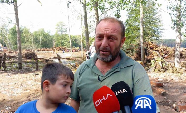 Seli görünce danalarını bırakıp canlarını son anda kurtarmışlar