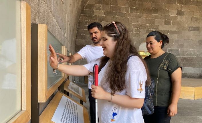 Selin, Selçuklu Uygarlığı Müzesi’ni bağımsız gezme hayaline Büyükşehir sayesinde kavuştu