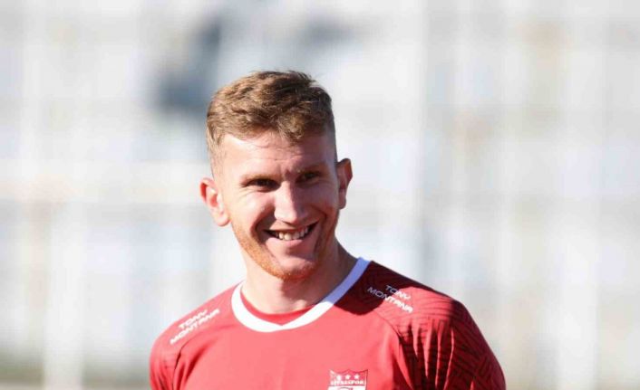 Sivasspor’un yeni transferi Burak Kapacak ilk idmanına çıktı