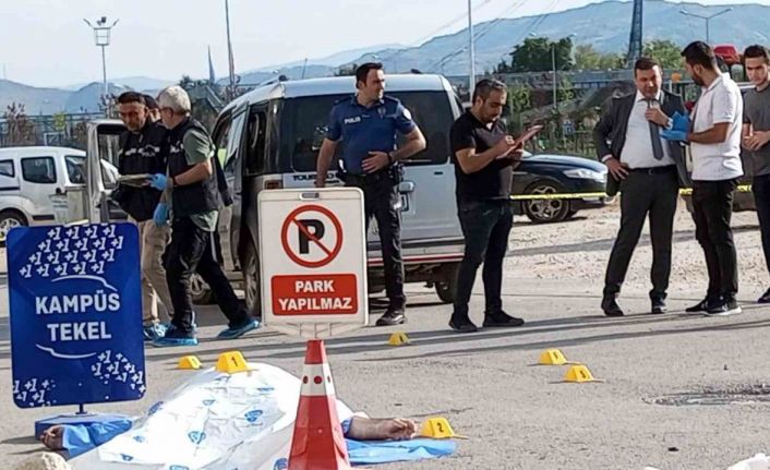 Sokak ortasında yaşanan silahlı saldırıda bir kişi öldü, bir kişi yaralandı