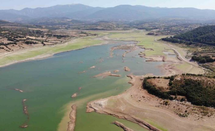 Su seviyesi yüzde 16’lara düşen Bayramiç Barajı kuruma noktasına geldi