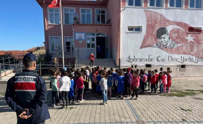 Şuhut’ta jandarma ve polisten trafik denetimi