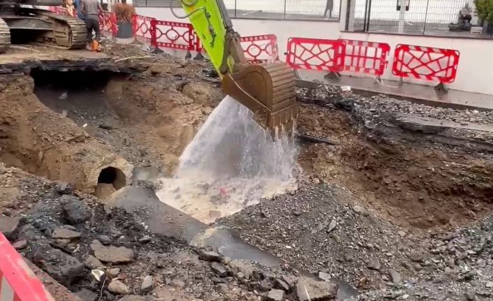 Susuz günlerin kapıda olduğu İstanbul’da patlayan su borusuna ilginç çözüm
