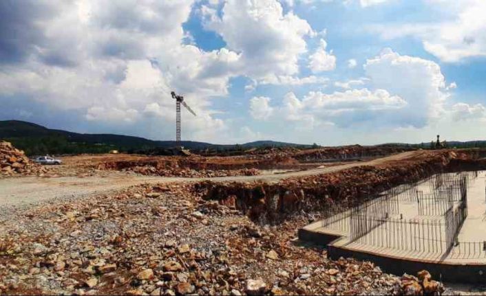 TOKİ Menteşe 3. etap sosyal konutların temel inşaatı tamamlanıyor