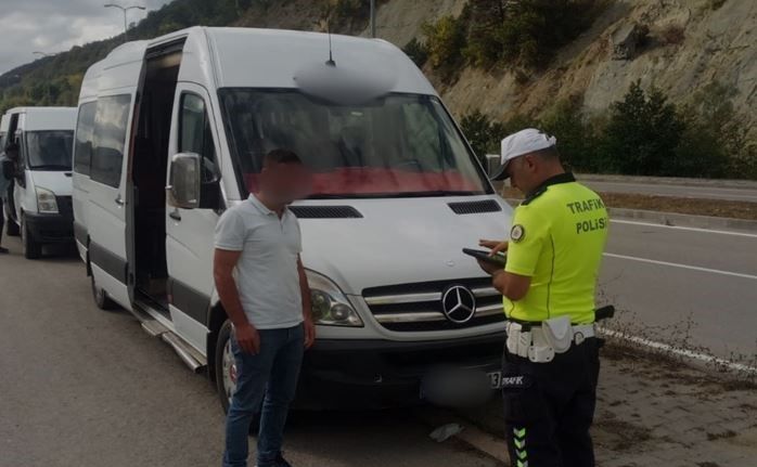 Trafik ekipleri okul servislerini denetledi