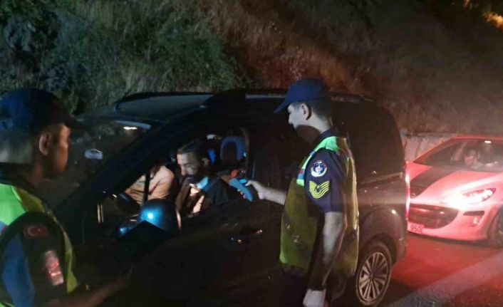 Trafik jandarma ekipleri alkollü araç denetimi yaptı