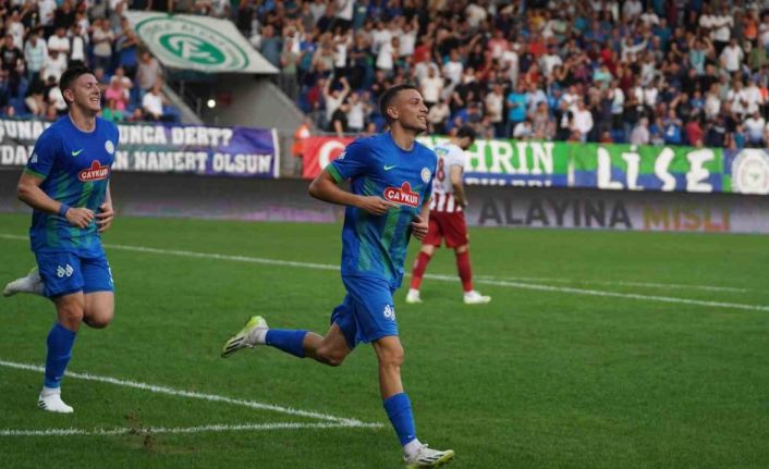 Trendyol Süper Lig: Çaykur Rizespor: 1- EY Sivasspor: 1 (İlk yarı)