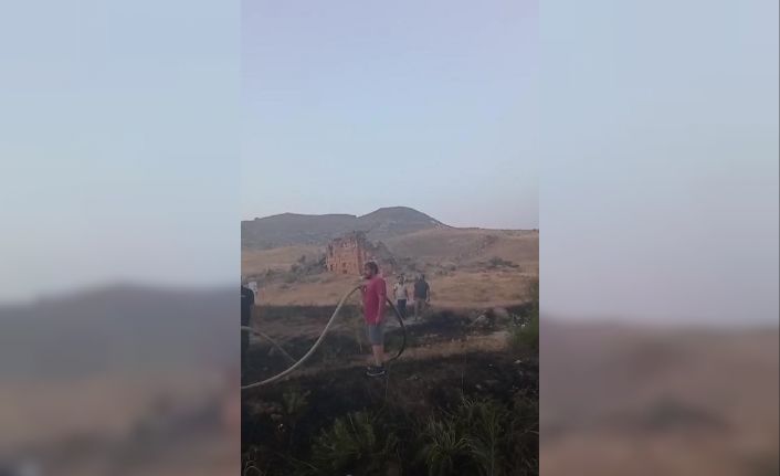 Tripolis’te örtü yangını korkuttu