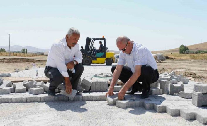 Tuşba’da yol çalışması yapılmayan mahalle kalmadı