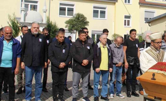 Usta sanatçı Mehmet Ulay son yolculuğuna uğurlandı