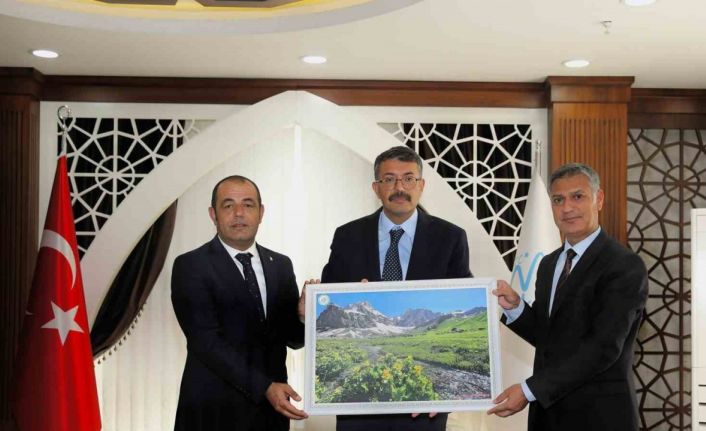 Vali Çelik: "Hakkari’nin eşsiz güzellikleri olan bir doğası var"