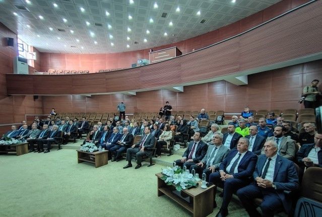 Vali Çiçek: “Her mahalleye spor okulu kurulmalı”