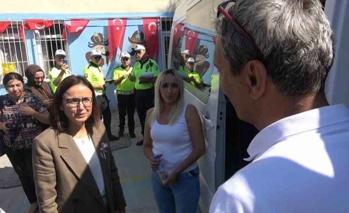 Vali Kaya okul servis araçlarının denetimine katıldı