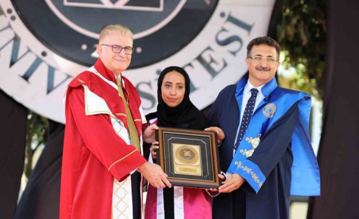 Yemen’deki iç karışıklıktan dolayı okumak için geldiği Türkiye’de dönem birincisi oldu