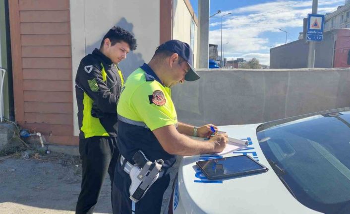 Yeni aldığı motosikletine plaka taktırmayınca aracı trafikten men edildi, evine taksiyle döndü