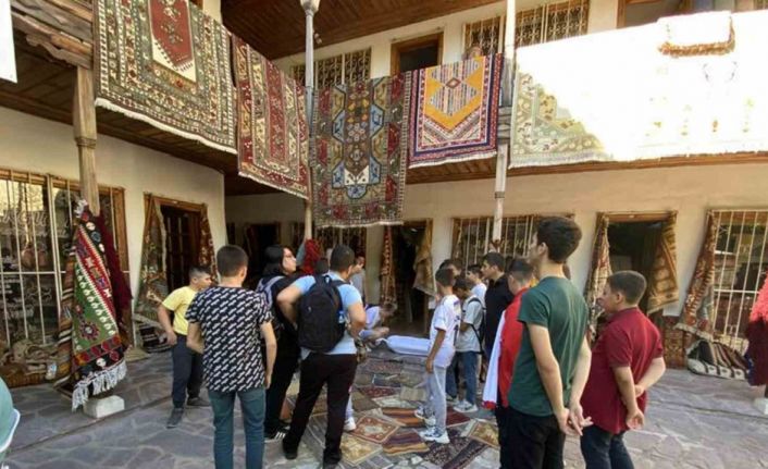 Yeni kayıt yaptıran İmam Hatip Lisesi öğrencilerine kültür gezisi