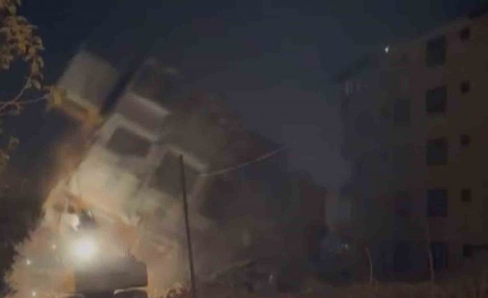 Yıkım esnasında 6 katlı binanın iş makinesinin üzerine çökme anı kamerada