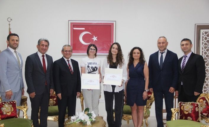 YKS 2023’te Türkiye derecesi yapan öğrenciler Kaymakam Eriş ile bir araya geldi