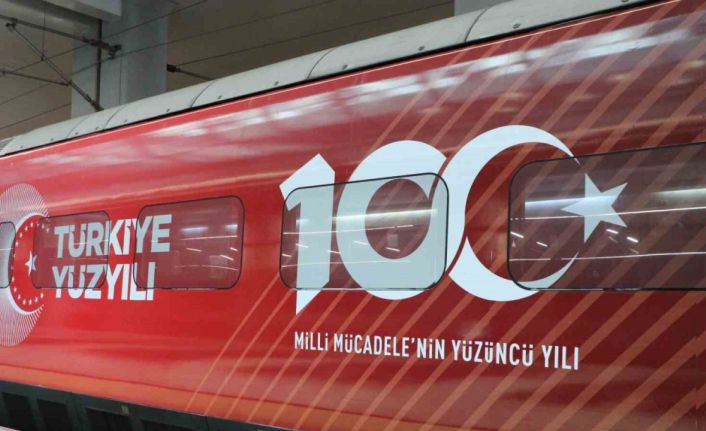 29 Ekim Cumhuriyet Bayramı’na özel olarak kaplanan 100. yıl treni İstanbul’a hareket etti