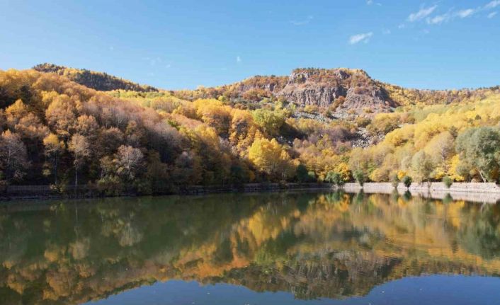 Çubuk Karagöl’e sonbahar geldi: Sarının her tonunu barındıran yüzlerce ağaç kartpostalları aratmıyor