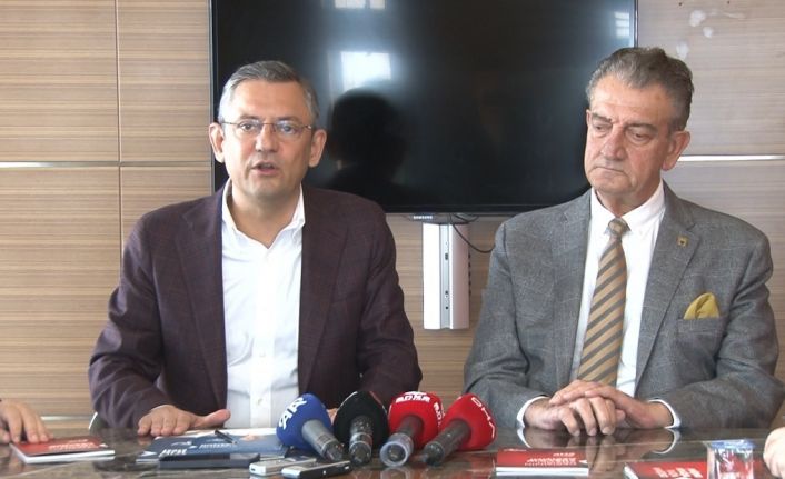 Özgür Özel delegelere seslendi: "Aklına, vicdanına güvendiğiniz insanlarla konuşun, gereğini yapın"