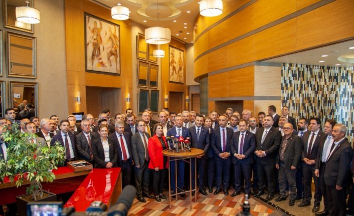 CHP Genel Başkanı Özel: “Kemal Kılıçdaroğlu’nun deneyimlerinden, birikimlerinden yararlanmayı tüm süreçte sürdüreceğiz”