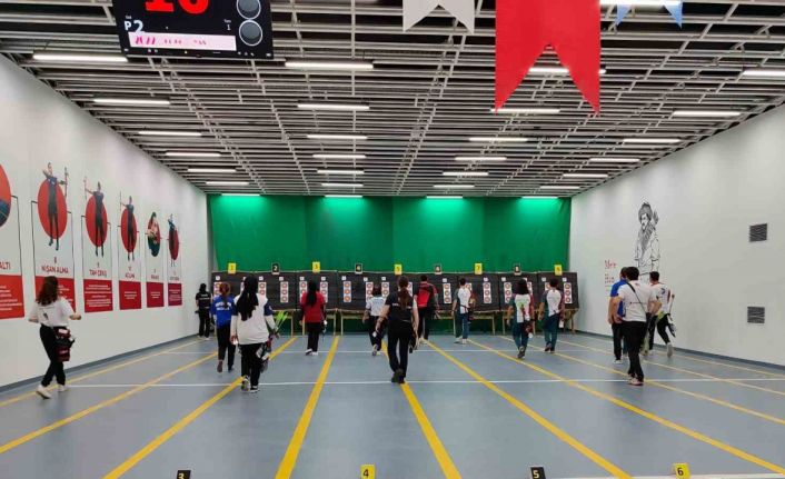 Esenler’de düzenlenen Unicup Okçuluk Turnuvası’nda 100 sporcu kıyasıya mücadele etti